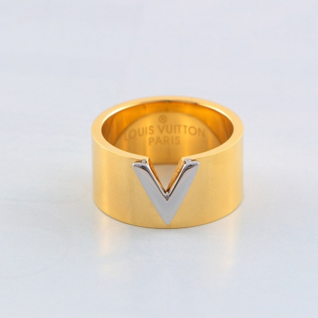 LV宽版字母戒指 经典欧美时尚新款钛钢指环情侣饰品批发