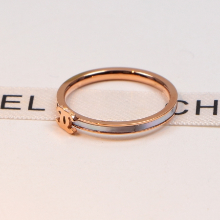 香奈儿双C贝母窄版戒指 钛钢字母戒指情侣指环批发88