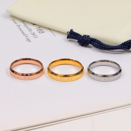 DW 字母钛钢戒指 男女情侣指环配饰 时尚戒指一件
