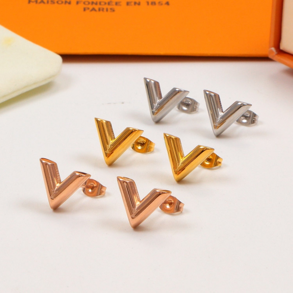 LV立体字母吊坠耳钉 经典欧美时尚新款钛钢耳环情侣饰品批发