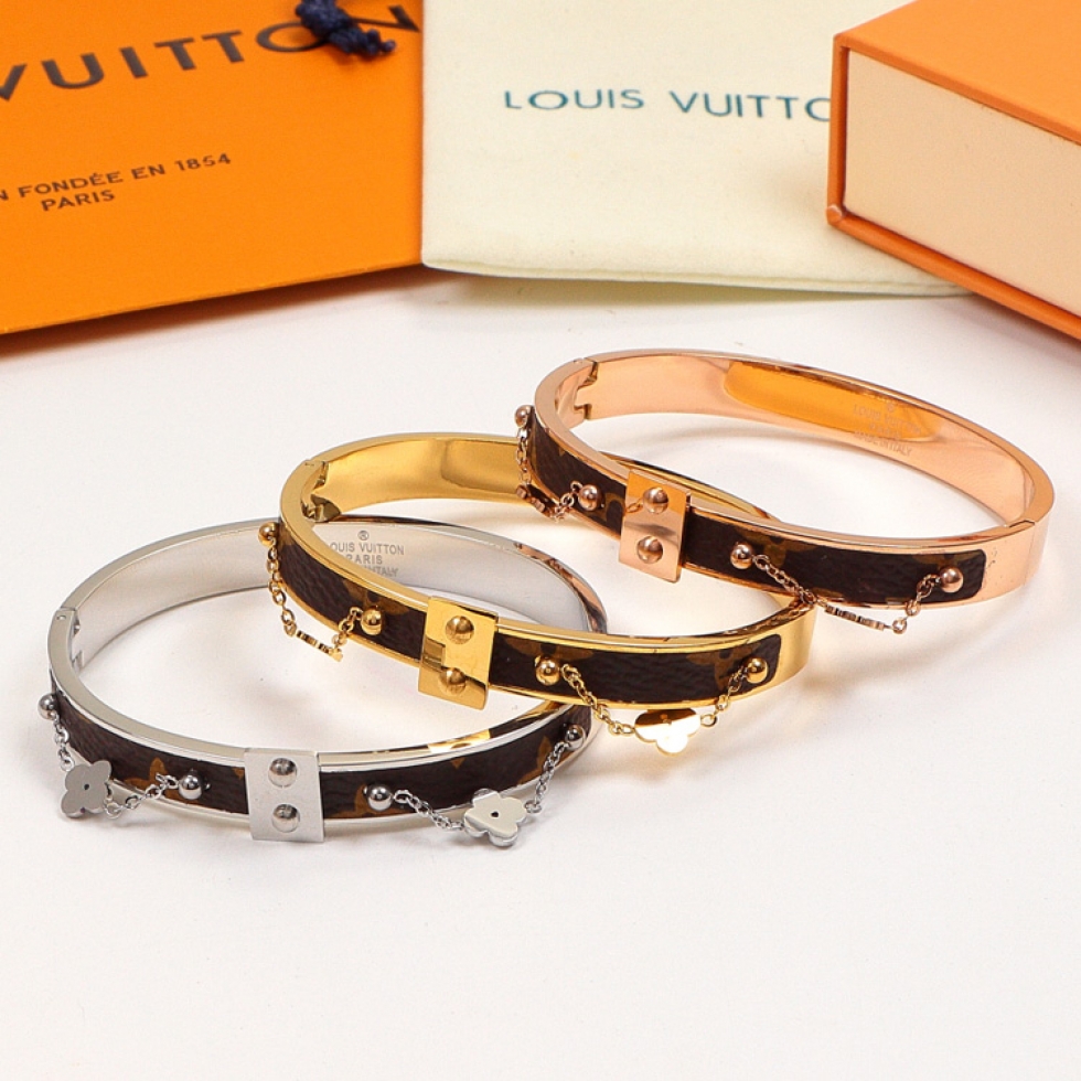 LV铆钉链条手环 经典欧美时尚钛钢手镯情侣饰品批发 一件代发