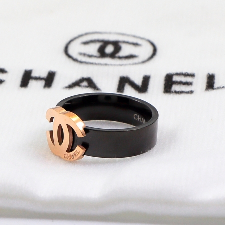 香奈儿黑色钛钢双C字母戒指 钛钢字母戒指情侣指环批发
