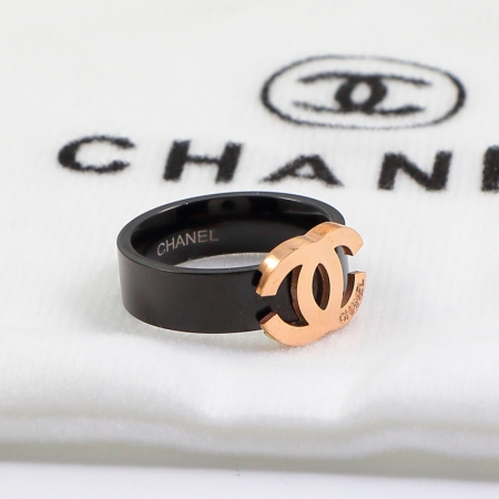 香奈儿黑色钛钢双C字母戒指 钛钢字母戒指情侣指环批发