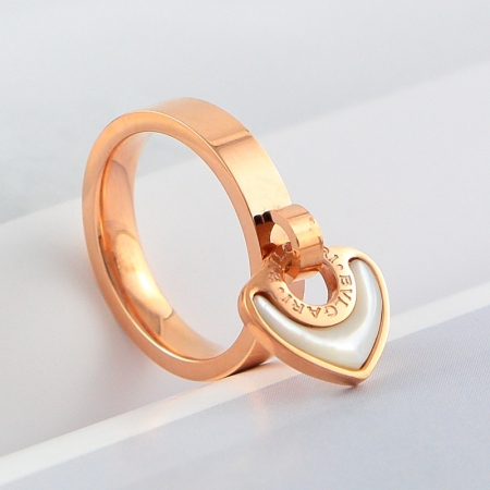 宝格丽爱心吊坠戒指 钛钢字母戒指情侣指环批发