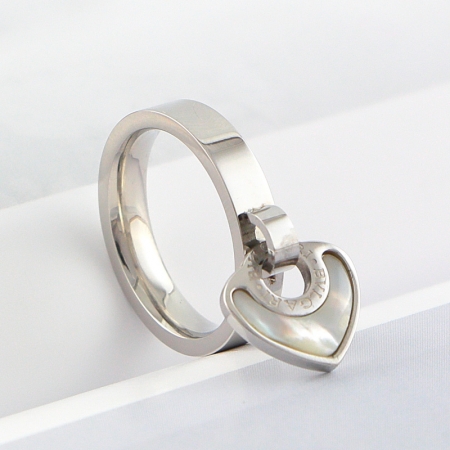 宝格丽爱心吊坠戒指 钛钢字母戒指情侣指环批发
