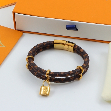 LV锁头吊坠皮手环 欧美时尚皮带钛钢手镯情侣饰品批发