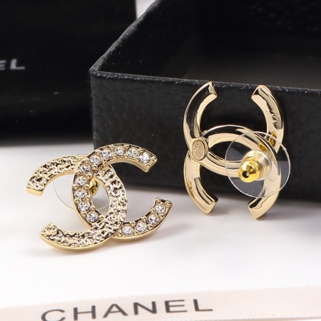 香奈儿立体双C半钻耳钉 镀18K钛钢彩金情侣饰品耳环批发