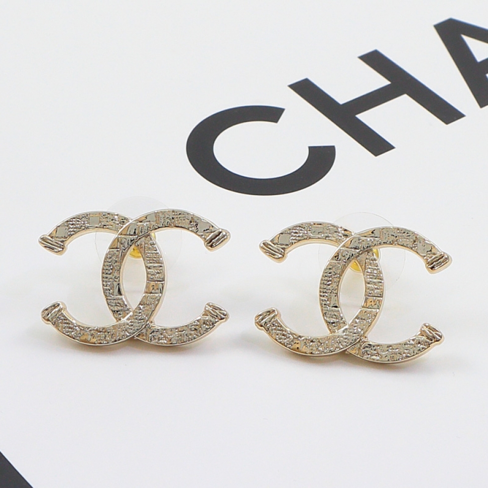香奈儿立体双C压印耳钉 镀18K钛钢彩金情侣饰品耳环批发