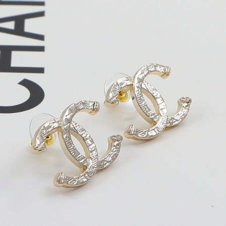 香奈儿立体双C压印耳钉 镀18K钛钢彩金情侣饰品耳环批发